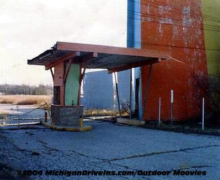 Starlite Drive-In Theatre - Starlite Exit 1987 Courtesy Outdoor Moovies